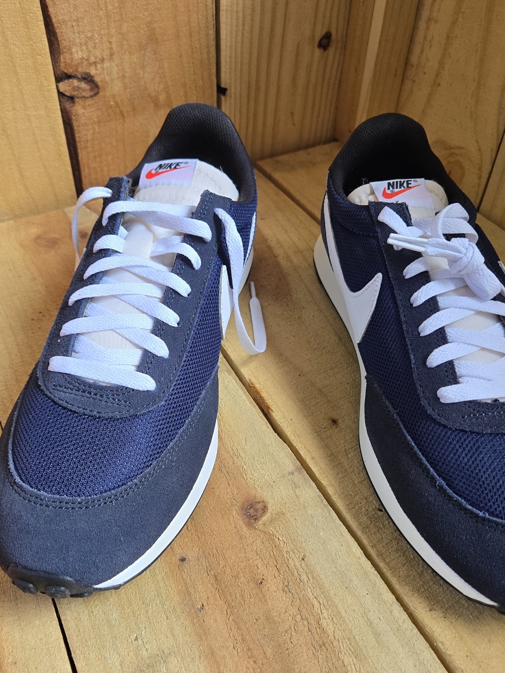Nike Men's Navy & White Retro Runner Sneakers